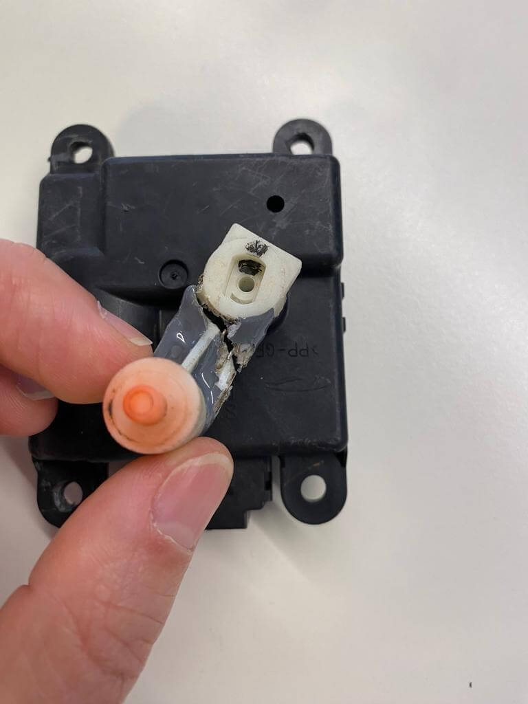 Honda civic Hb Klima sıcak soğuk açma kapatma plastik klipsi 000058