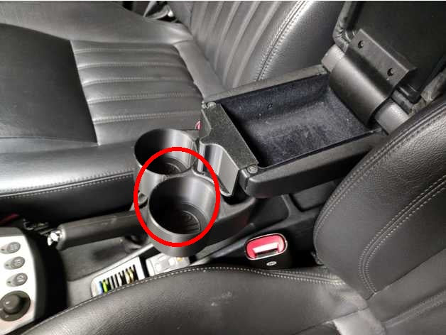 Alfa Romeo 156 makyaj kasa için bardaklık (Sadece plastik parçadır soru sorabilirsiniz)