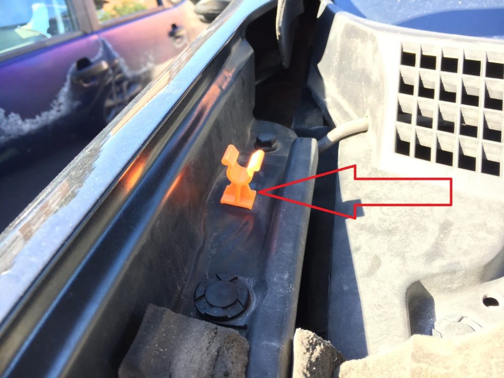 Nissan Qashqai Kaput Demiri Tutma Klipsi ABS Baskı 00832