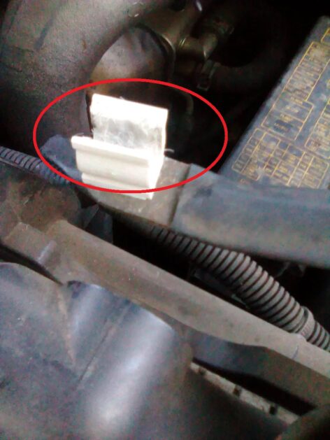Nissan X-Trail Kaput pini tutma klipsi ABS Baskı 00501
