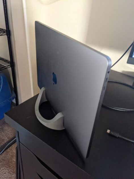 MacBook Pro 2016 Dikey Stand Braketi ABS Baskı 01628
