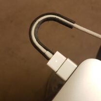 Macbook Şarj Kablosu 180 Derece Döndürme ve Koruma Braketi Abs Baskı 2 Adet 01635