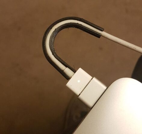 Macbook Şarj Kablosu 180 Derece Döndürme ve Koruma Braketi Abs Baskı 2 Adet 01635