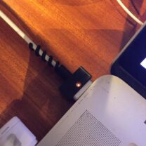 MacBook Kablo Koruma Plastiği 2 Adet ABS Baskı 01650