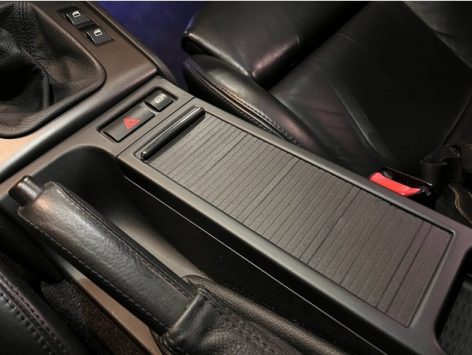 BMW E46 Uzun Euro Cep Telefonu Depolama Konsolunda Çift Kupa - Görsel 2