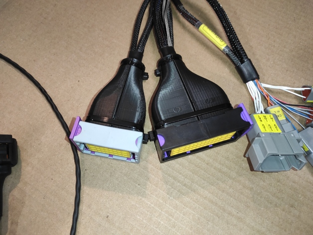 24 Pimli ECU Konnektörü Arka Kabuk Bölünmüş Versiyon