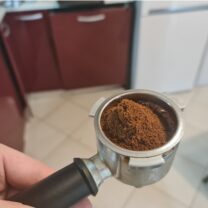 DeLonghi Dedica Kapaklı ve Hunili Kahve Öğütücü Tutucu plastik parça
