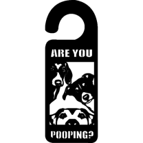 “Tuvalette misin?” Doggo Kapı Kolu Askılı Tabela