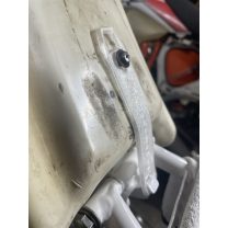 1992–96 CR250 Yakıt Deposu Kayışı