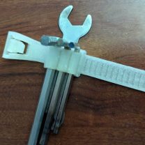 Merdiven rafı kablo aparatı