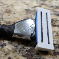 Amazon Basics 3 Bıçaklı Tıraş Makinesi Kapağı