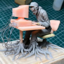 Yanmış PC Geek figürü