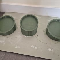 Ayarlanabilir Yükseklikli Eğimli Mama Kabı Yükseltici 3D Baskı