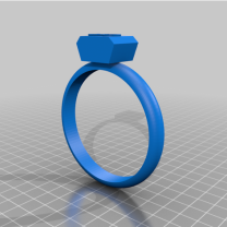 Yüzük Üzerine L Harfi Kazınmış